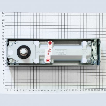 Дверной доводчик dormakaba BTS75 V (617) EN 1-4, без фиксации, стандарт. шпиндель, серебристый